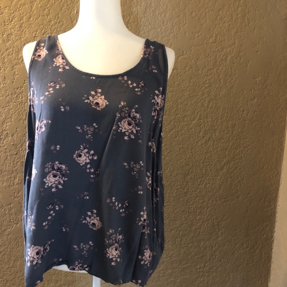 Button Back Flowy Tank